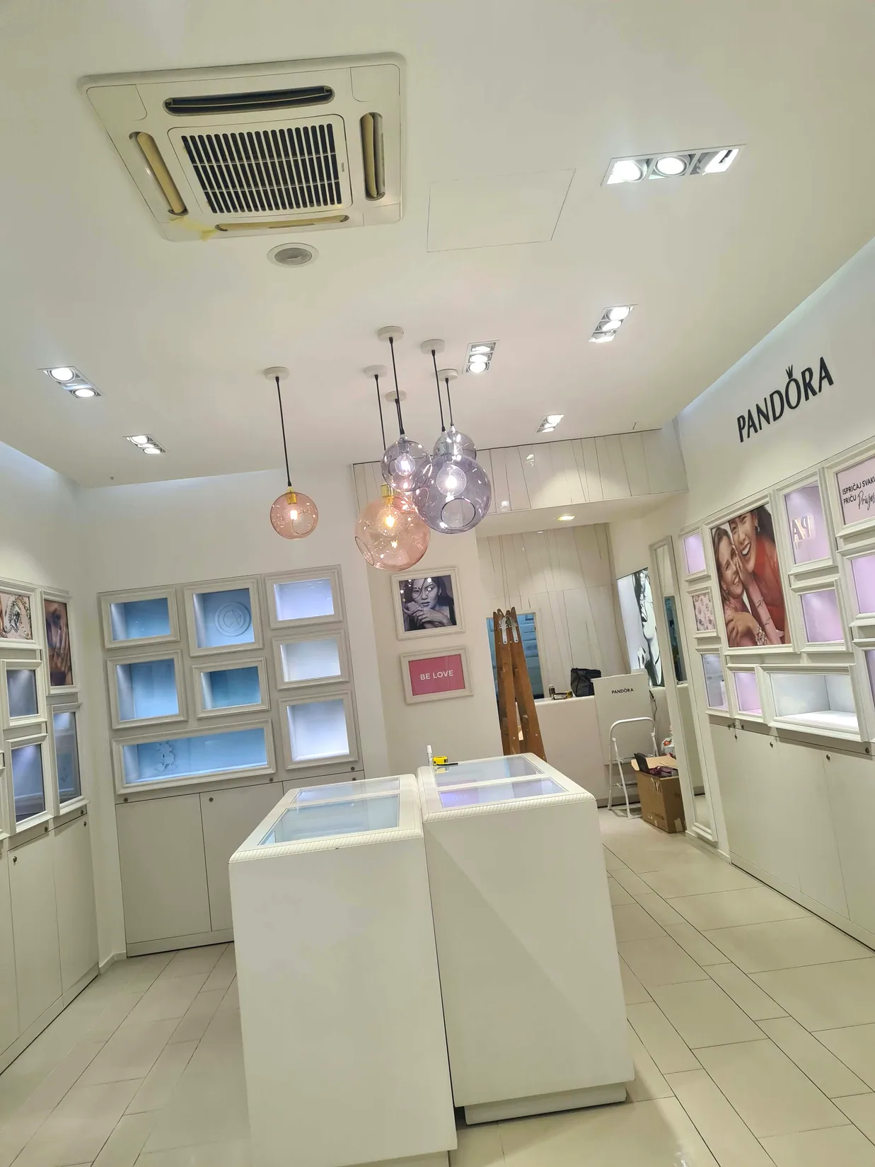 Uredan i svijetao poslovni prostor iz Zig Zag galerije